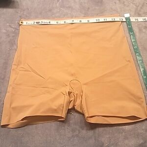 0470. EUC ~ Sweet Nothings  😍  Thin, Smoothing Layer ~ XL ~ 💋